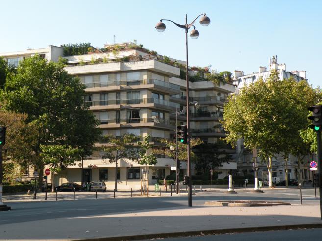  immeuble avec beaux balcons et grandes terrasses